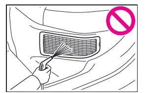 Toyota C-HR. Cleaning the hybrid battery (traction battery) air intake vent